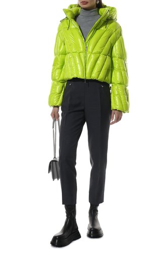 Женская утепленная куртка VALENTINO зеленого цвета, арт. XB3CN0605LE | Фото 1 (Длина (верхняя одежда): Короткие; Материал внешний: Синтетический материал; Рукава: Длинные; Материал подклада: Синтетический материал; Кросс-КТ: Куртка; Стили: Гламурный)