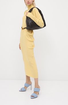 Женские кожаные мюли bv curve BOTTEGA VENETA голубого цвета, арт. 621213/VBTU0 | Фото 2 (Каблук высота: Высокий; Региональные ограничения белый список (Axapta Mercury): Не проставлено, RU; Материал внутренний: Натуральная кожа; Материал сплава: Проставлено; Каблук тип: Шпилька; Подошва: Плоская; Драгоценные камни: Проставлено)