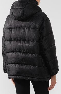 Женская утепленная куртка BALENCIAGA черного цвета, арт. 555346/TF006 | Фото 4 (Кросс-КТ: Куртка, Утепленный, Пуховик; Рукава от горловины: Длинные; Рукава: Длинные; Женское Кросс-КТ: Пуховик-куртка; Материал внешний: Синтетический материал, Полиэстер; Материал сплава: Проставлено, Проверено; Материал подклада: Синтетический материал; Статус проверки: Проверено, Проверена категория; Драгоценные камни: Проставлено; Длина (верхняя одежда): Короткие)