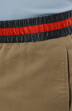 Мужские хлопковые брюки GUCCI бежевого цвета, арт. 591052 ZADA4 | Фото 5 (Длина (брюки, джинсы): Стандартные; Случай: Повседневный; Материал сплава: Проставлено; Материал внешний: Хлопок; Драгоценные камни: Проставлено; Стили: Кэжуэл)