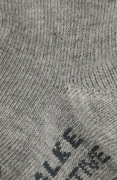 Детские хлопковые носки FALKE серого цвета, арт. 10487. | Фото 2 (Материал: Текстиль, Хлопок)