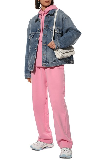 Женские хлопковые брюки BALENCIAGA розового цвета, арт. 674594/TKVB5 | Фото 2 (Материал внешний: Хлопок; Длина (брюки, джинсы): Стандартные; Стили: Спорт-шик; Женское Кросс-КТ: Брюки-одежда, Брюки-спорт; Силуэт Ж (брюки и джинсы): Широкие)
