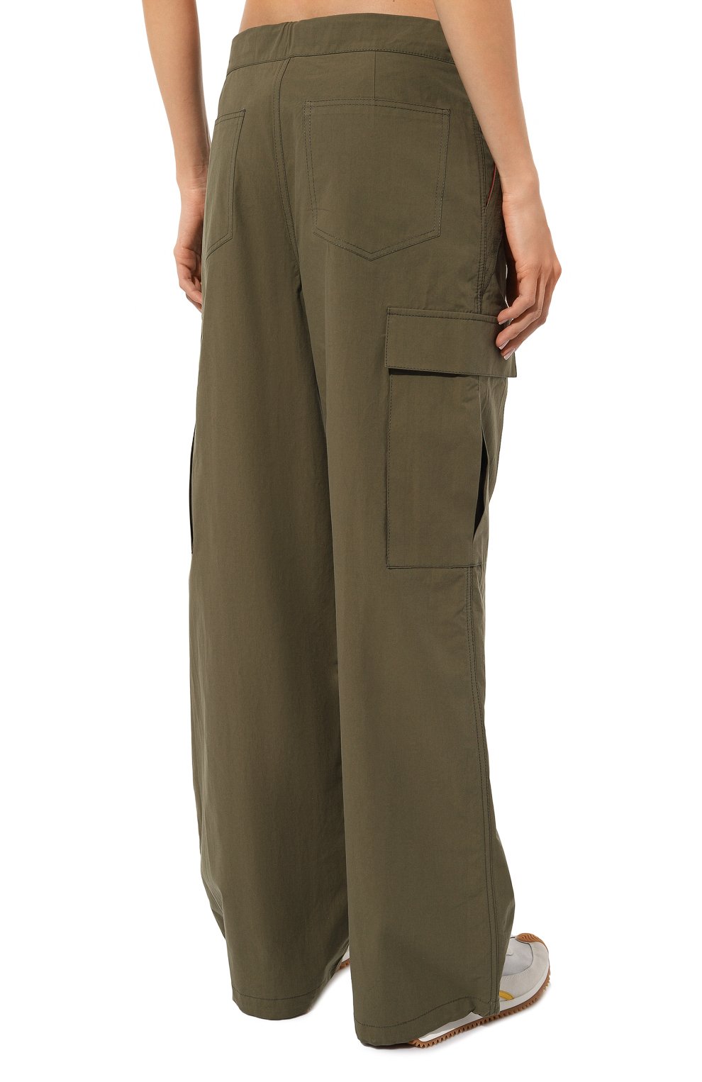 Женские хлопковые брюки BLCV хаки цвета, арт. 118MXLCG023_KH | Фото 4 (Силуэт Ж (брюки и джинсы): Широкие; Длина (брюки, джинсы): Стандартные; Женское Кросс-КТ: Брюки-одежда; Стили: Милитари; Материал внешний: Хлопок)