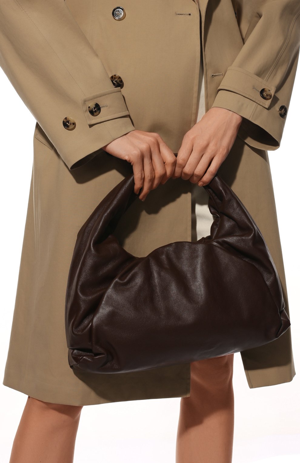 Женская черная сумка shoulder pouch BOTTEGA VENETA купить в интернет ...