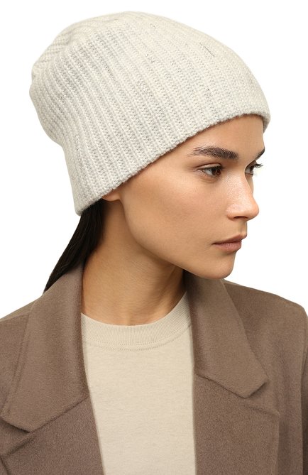 Женская кашемировая шапка WILLIAM SHARP светло-серого цвета, арт. A61-17 | Фото 2 (Материал: Текстиль, Шерсть, Кашемир)