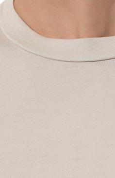 Мужская хлопковая футболка TRANSIT кремвого цвета, арт. CFUTRV2370 | Фото 5 (Принт: Без принта; Рукава: Короткие; Длина (для топов): Стандартные; Материал сплава: Проставлено; Материал внешний: Хлопок; Драгоценные камни: Проставлено; Стили: Кэжуэл)