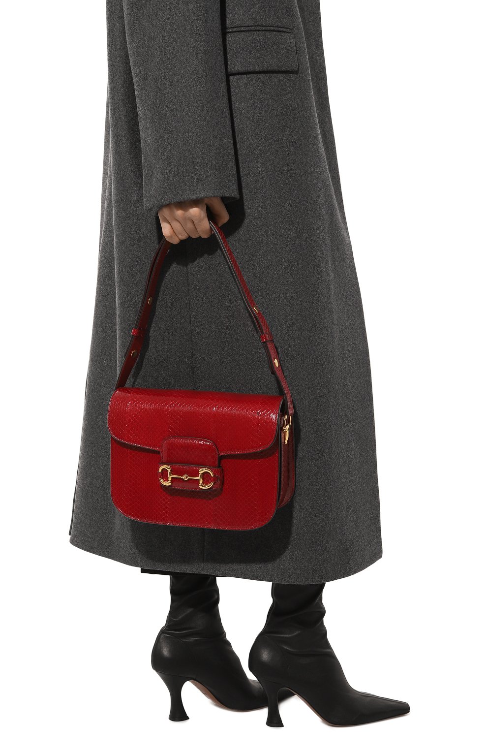 Женская сумка 1955 horsebit small из кожи змеи GUCCI красного цвета, арт. 602204 LYQ0G | Фото 2 (Сумки-технические: Сумки через плечо; Материал: Экзотическая кожа, Натуральная кожа; Ремень/цепочка: На ремешке; Размер: small)