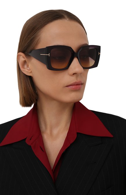 Женские солнцезащитные очки TOM FORD коричневого цвета, арт. TF921 81B | Фото 2 (Тип очков: С/з; Оптика Гендер: оптика-женское; Очки форма: Квадратные)