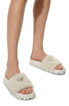Женские меховые шлепанцы PRADA кремвого цвета, арт. 1XX592-173-F0009-020 | Фото 3 (Подошва: Платформа)