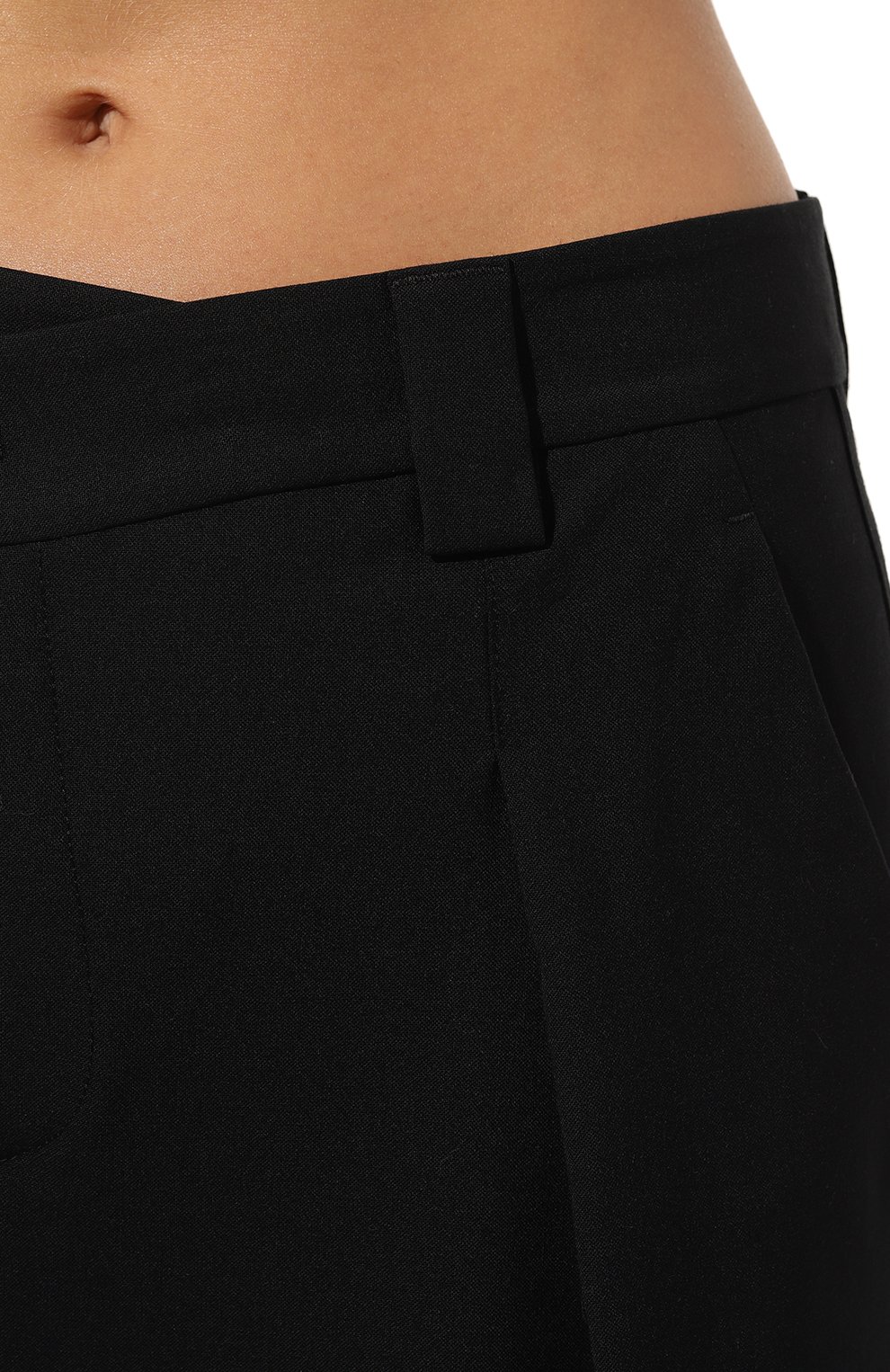 Женские брюки CLOSED черного цвета, арт. C91081-35P-22 | Фото 5 (Силуэт Ж (брюк и и джинсы): Широкие; Материал внешний: Шерсть, Синтетический материал; Длина (брюки, джинсы): Стандартные; Женское Кросс-КТ: Брюки-одежда; Материал сплава: Проставлено; Драгоценные камни: Проставлено; Стили: Кэжуэл)
