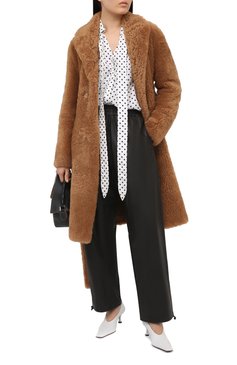 Женская шуба из овчины BOTTEGA VENETA светло-коричневого цвета, арт. 647665/VKV70 | Фото 2 (Женское Кросс-КТ: Мех; Рукава: Длинные; Материал внешний: Натуральный мех; Длина (верхняя одежда): До колена; Региональные ограничения белый список (Axapta Mercury): RU; Стили: Романтичный)