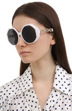 Женские солнцезащитные очки VERSACE белого цвета, арт. 4395-314/87 | Фото 2 (Региональные ограничения белый список (Axapta Mercury): RU; Тип очков: С/з; Оптика Гендер: оптика-женское; Очки форма: Креативные, Круглые)