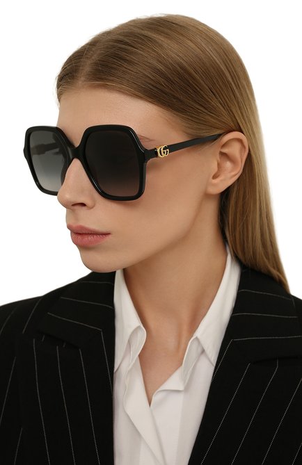 Женские солнцезащитные очки GUCCI черного цвета, арт. GG1072S 001 | Фото 2 (Тип очков: С/з; Материал: Пластик; Очки форма: Квадратные)