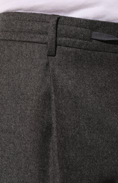 Мужские шерстяные брюки ANDREA CAMPAGNA серого цвета, арт. 23U416-ZEL | Фото 5 (Материал внешни й: Шерсть; Длина (брюки, джинсы): Стандартные; Случай: Повседневный; Материал сплава: Проставлено; Драгоценные камни: Проставлено; Материал подклада: Купро; Стили: Кэжуэл)