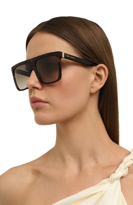 Женские солнцезащитные очки MARC JACOBS (THE) коричневого цвета, арт. MARC 639 086 | Фото 2 (Тип очков: С/з; Кросс-КТ: С/з-унисекс; Оптика Гендер: оптика-унисекс; Очки форма: Маска, Квадратные)