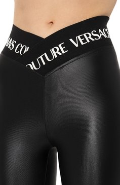 Женские легинсы VERSACE JEANS COUTURE черного цвета, арт. 74HAC113/J0062 | Фото 5 (Женское Кросс-КТ: Леггинсы-одежда; Длина (брюки, джинсы): Стандартные; Материал внешний: Синтетический материал; Материал сплава: Проставлено; Стили: Спорт-шик; Драгоценные камни: Проставлено)