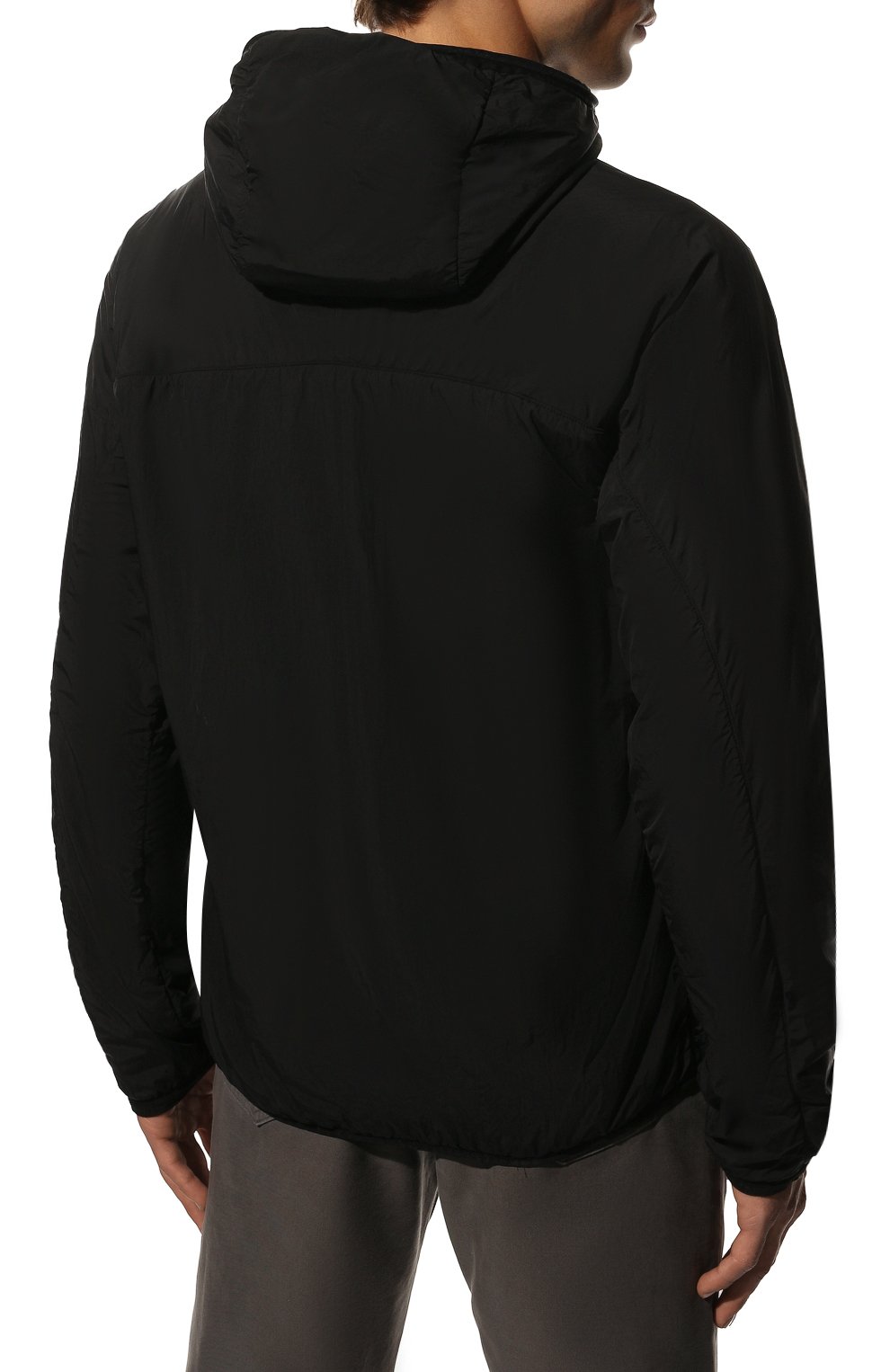 Мужская утепленная куртка C.P. COMPANY черного цвета, арт. 12CM0W099A-006124G | Фото 4 (Кросс-КТ: Куртка; Рукава: Длинные; Материал внешний: Синтетический материал; Мужское Кросс-КТ: утепленные куртки; Стили: Спорт-шик; Материал подклада: Синтетический материал; Длина (верхняя одежда): Короткие)
