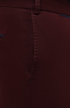 Мужские хлопковые брюки HILTL бордового цвета, арт. 72514/60-70 | Фото 5 (Силуэт М (брюки): Чиносы; Длина (брюки, джинсы): Стандартные; Случай: Повседневный; Материал внешний: Хлопок; Стили: Кэжуэл)