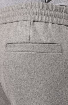 Мужские шерстяные брюки BRUNELLO CUCINELLI серого цвета, арт. ME226B2163 | Фото 5 (Материал внешний: Шерсть; Длина (брюки, джинсы): Стандартные; Случай: Повседневный; Материал сплава: Проставлено; Драгоценные камни: Проставлено; Стили: Кэжуэл)