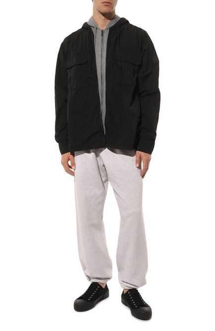 Мужская куртка BOSS ORANGE черного цвета, арт. 50488123 | Фото 2 (Рукава: Длинные; Длина (верхняя одежда): Короткие; Материал внешний: Синтетический материал; Кросс-КТ: Ветровка, Куртка; Стили: Кэжуэл)