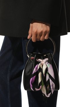 Женская сумка bon bon JIMMY CHOO черного цвета, арт. BONBONXDA | Фото 2 (Сумки-технические: Сумки top-handle; Материал: Натуральная кожа; Материал сплава: Проставлено; Размер: mini; Ремень/цепочка: На ремешке; Драгоценные камни: Проставлено)