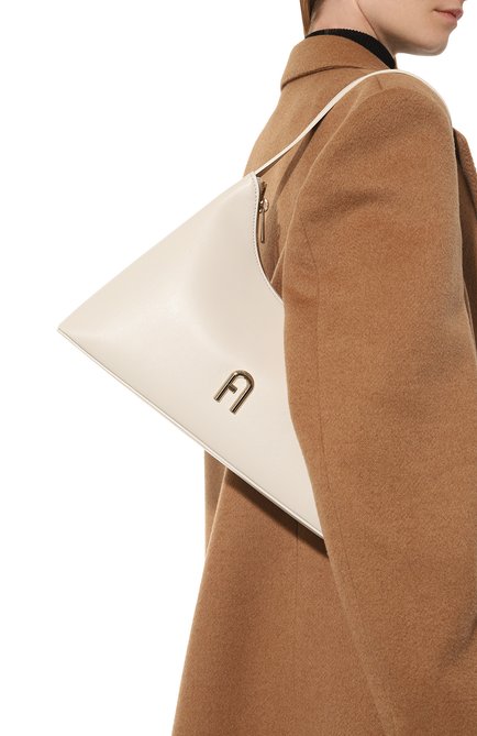 Женская сумка furla diamante FURLA кремвого цвета, арт. WB00782/AX0733 | Фото 2 (Размер: medium; Материал: Натуральная кожа; Сумки-технические: Сумки top-handle)