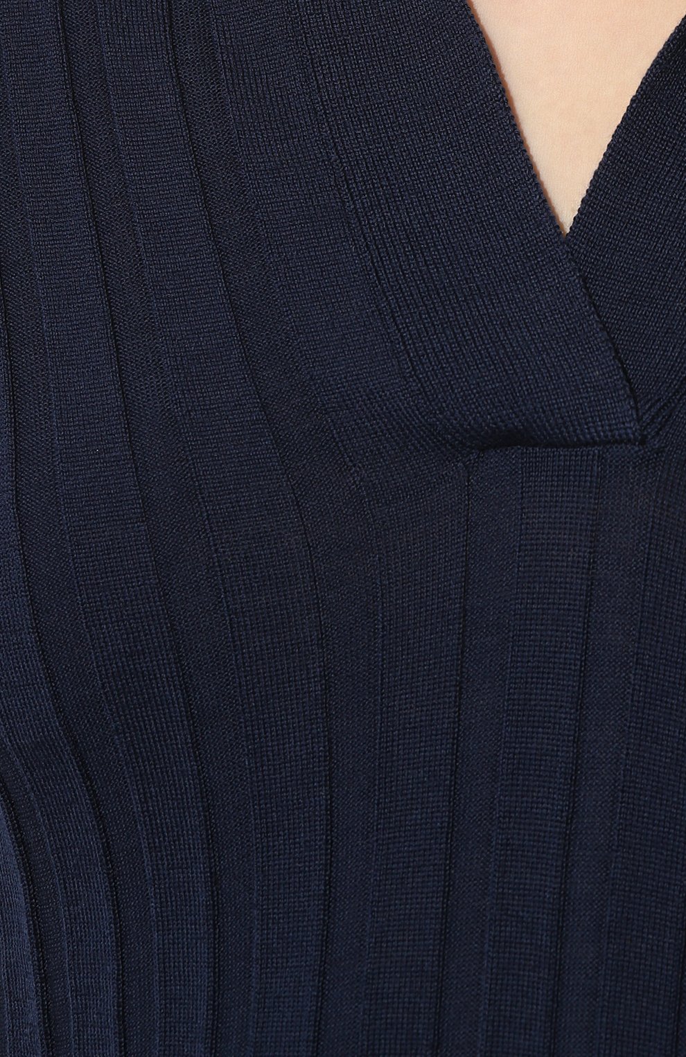 Женское шерстяной пуловер-поло GRAN SASSO синего цвета, арт. 43202/14771 | Фото 5 (Материал внешний: Шерсть; Рукава: Длинные; Длина (для топов): Стандартные; Кросс-КТ: Трикотаж; Материал сплава: Проставлено; Драгоценные камни: Проставлено; Стили: Кэжуэл)