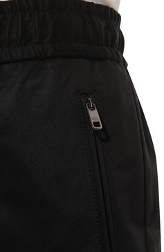 Мужские хлопковые брюки DOLCE & GABBANA черного цвета, арт. GYACET/FUFKF | Фото 5 (Длина (брюки, джинсы): Стандартные; Случай: Повседневный; Материал сплава: Проставлено; Материал внешний: Хлопок; Драгоценные камни: Проставлено; Стили: Кэжуэл)