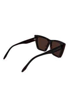 Женские солнцезащитные очки ALEXANDER MCQUEEN темно-коричневого цвета, арт. AM0361S 002 | Фото 4 (Тип очков: С/з; Оптика Гендер: оптика-женское; Очки форма: Cat-eye)
