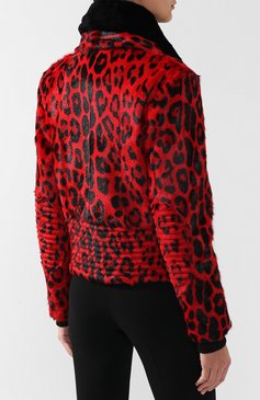 Женская двусторонняя куртка из меха козы TOM FORD красного цвета, арт. GIF733-FUP016 | Фото 4 (Женское Кросс-КТ: Мех; Рукава: Длинные; Материал внешний: Натуральный мех, Пух и перо; Материал сплава: Проставлено, Проверено; Статус проверки: Проверено, Проверена категория; Драгоценные камни: Проставлено; Длина (верхняя одежда): Короткие; Материал подклада: Вискоза, Шелк)