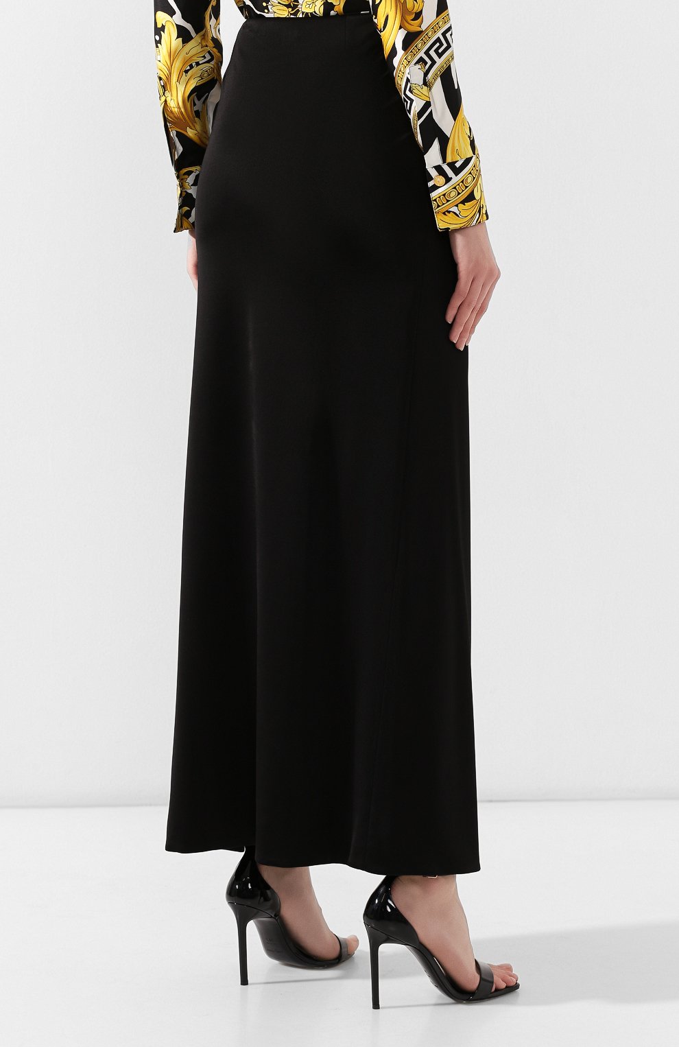 Женская юбка из вискозы VERSACE черного цвета, арт. A83760/A223485 | Фото 4 (Женское Кросс-КТ: Юбка-одежда; Материал внешний: Вискоза; Статус проверки: Проверено, Проверена категория; Длина Ж (юбки, платья, шорты): Макси; Материал подклада: Вискоза)