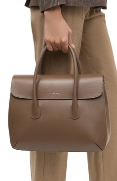 Женская сумка GIORGIO ARMANI коричневого цвета, арт. Y1A227/YQZ7A | Фото 2 (Сумки-технические: Сумки через плечо, Сумки top-handle; Материал: Натуральная кожа; Ремень/цепочка: На ремешке; Размер: large)