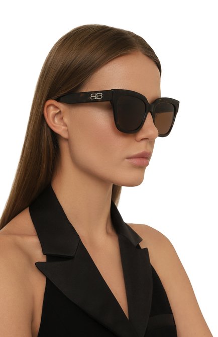 Женские солнцезащитные очки BALENCIAGA темно-коричневого цвета, арт. BB0237SA 002 | Фото 2 (Тип очков: С/з; Оптика Гендер: оптика-женское; Очки форма: Квадратные)