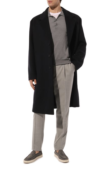 Мужские шерстяные брюки BRUNELLO CUCINELLI светло-серого цвета, арт. MH244B2032 | Фото 2 (Материал внешний: Шерсть; Длина (брюки, джинсы): Стандартные; Стили: Кэжуэл; Силуэт М (брюки): Чиносы; Случай: Повседневный)