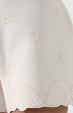 Женские шорты из вискозы ALEXANDER MCQUEEN белого цвета, арт. 559039/Q1RRM | Фото 5 (Женское Кросс-КТ: Шорты-одежда; Длина Ж (юбки, платья, шорты): Мини; Материал внешний: Вискоза; Статус проверки: Проверено)