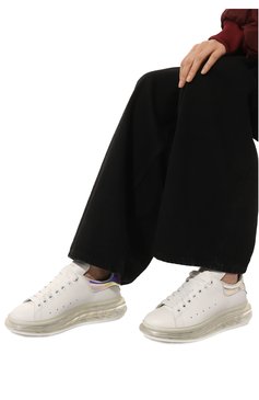 Женские кожаные кеды oversized ALEXANDER MCQUEEN белого цвета, арт. 611699WHXM8 | Фото 3 (Подошва: Платформа; Материал утеплителя: Без утеплителя; Стили: Кэжуэл)