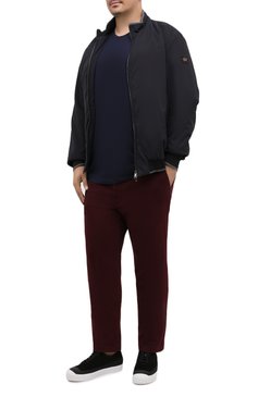 Мужские хлопковые брюки HILTL бордового цвета, арт. 72514/60-70 | Фото 2 (Силуэт М (брюки): Чиносы; Длина (брюки, джинсы): Стандартные; Случай: Повседневный; Материал внешний: Хлопок; Стили: Кэжуэл)