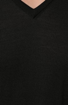 Мужской пуловер из шерсти и хлопка JOHN SMEDLEY черного цвета, арт. CBLENHEIM | Фото 5 (Материал внешний: Шерсть, Хлопок; Рукава: Длинные; Принт: Без принта; Длина (для топов): Стандартные; Вырез: V-образный; Мужское Кросс-КТ: Пуловеры; Стили: Кэжуэл)
