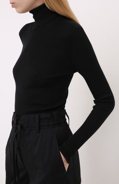 Женская водолазка из кашемира и шелка TOM FORD черного цвета, арт. MAK840-YAX176 | Фото 3 (Женское Кросс-КТ: Водолазка-одежда; Материал внешний: Шерсть, Шелк, Кашемир; Рукава: Длинные; Длина (для топов): Стандартные; Региональные ограничения белый список (Axapta Mercury): RU; Материал сплава: Проставлено; Ювелирные украшения: Назначено; Драгоценные камни: Проставлено; Стили: Кэжуэл; Статус проверки: Проверена катего�рия)