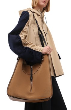 Женская сумка hammock LOEWE бежевого цвета, арт. A538H02X01 | Фото 2 (Сумки-технические: Сумки через плечо, Сумки top-handle; Материал: Натуральная кожа, Натуральная замша; Размер: large)