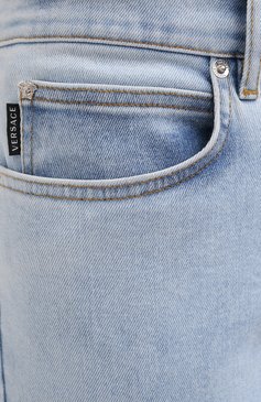 Мужские джинсы VERSACE голубого цвета, арт. A87438/A235969 | Фото 5 (Силуэт М (брюки): Прямые; Кросс-КТ: Деним; Длина (брюки, джинсы): Стандартные; Стили: Гранж; Материал внешний: Хлопок, Деним)
