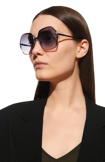 Женские солнцезащитные очки TOM FORD серебряного ц�вета, арт. TF912 | Фото 2 (Тип очков: С/з; Очки форма: Бабочка; Оптика Гендер: оптика-женское)