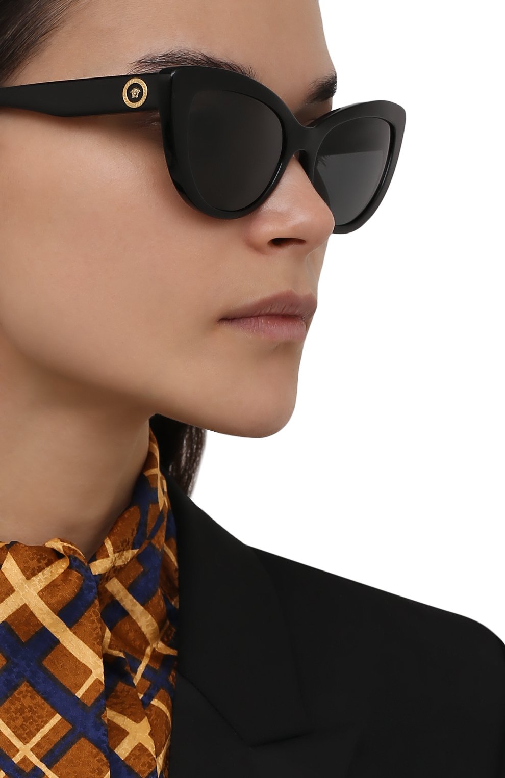 Женские солнцезащитные очки VERSACE черного цвета, арт. 4388-GB1/87 | Фото 2 (Тип очков: С/з; Оптика Гендер: оптика-женское; Очки форма: Cat-eye)