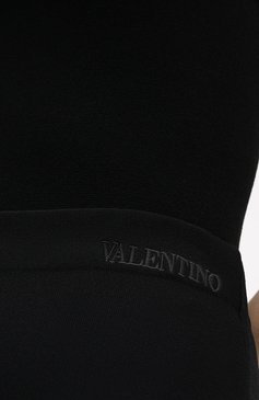 Женская юбка из вискозы VALENTINO черного цвета, арт. UB3KG01N5MN | Фото 5 (Женское Кросс-КТ: Юбка-одежда; Материал сплава: Проставлено; Длина Ж (юбки, платья, шорты): Миди; Материал внешний: Вискоза; Драгоценные камни: Проставлено)