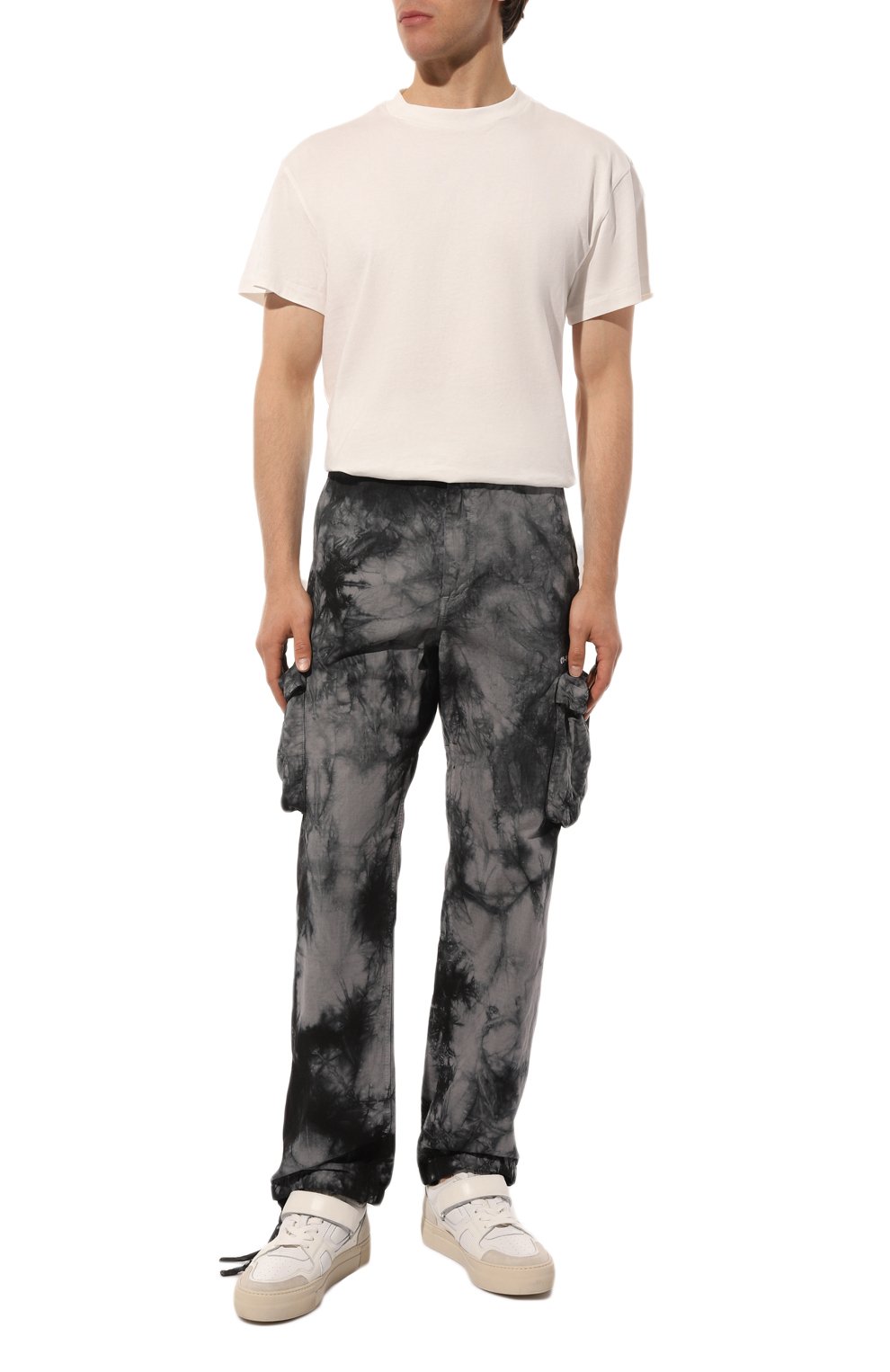 Мужские хлопковые брюки-карго OFF-WHITE серого цвета, арт. OMCF032F22FAB0010701 | Фото 2 (Силуэт М (брюки): Карго; Длина (брюки, джинсы): Стандартные; Случай: Повседневный; Стили: Гранж; Материал внешний: Хлопок)