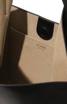 Женская сумка helene large REE PROJECTS черного цвета, арт. AW22/HELE1SC | Фото 5 (Сумки-технические: Сумки top-handle; Материал: Натуральная кожа; Ремень/цепочка: На ремешке; Размер: large)