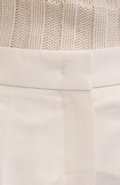 Женские хлопковые брюки JIL SANDER светло-бежевого цвета, арт. JSWS306602-WS252100 | Фото 5 (Материал внешний: Шелк, Хлопок; Длина (брюки, джинсы): Стандартные; Женское Кросс-КТ: Брюки-одежда; Силуэт Ж (брюки и джинсы): Прямые; Региональные ограничения белый список (Axapta Mercury): RU; Стили: Кэжуэл)