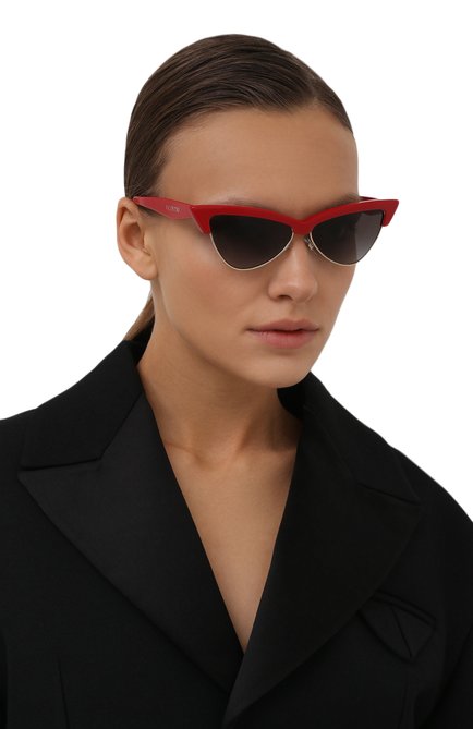 Женские солнцезащитные очки VALENTINO красного цвета, арт. 4102-51108G | Фото 2 (Тип очков: С/з; Очки форма: Cat-eye; Оптика Гендер: оптика-женское)