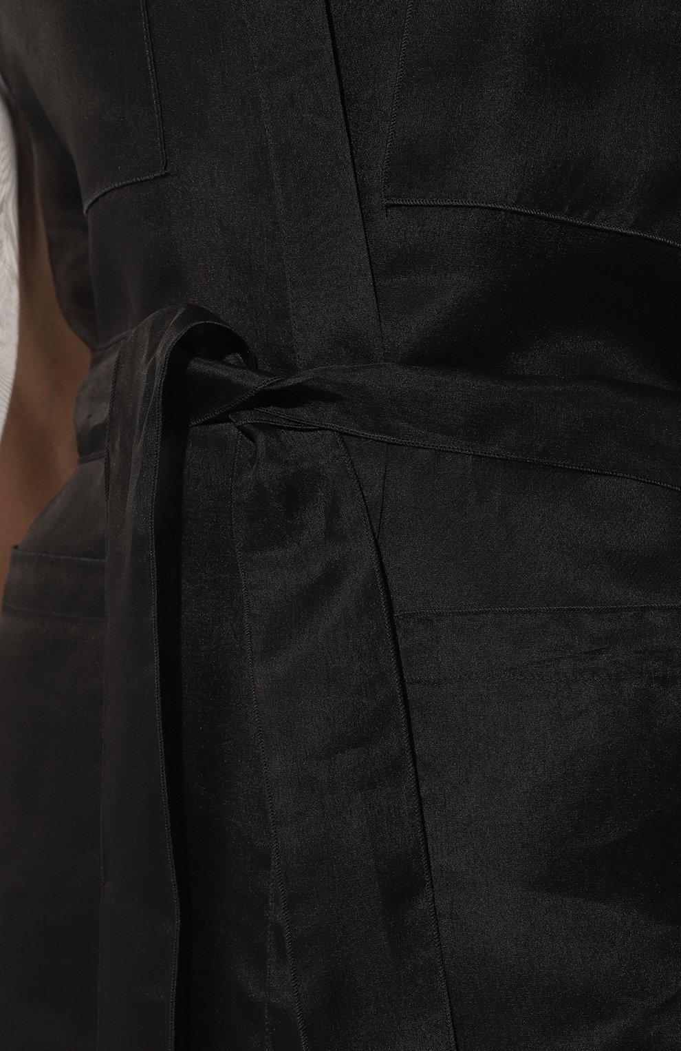 Женское шелковое пальто ANTONELLI FIRENZE черного цвета, арт. J7459/256 | Фото 5 (Материал внешний: Шелк; Рукава: Длинные; Стили: Гламурный; Длина (верхняя од ежда): Длинные; 1-2-бортные: Однобортные)