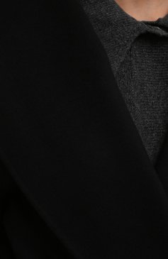 Женское шерстяное пальто TOTEME черного цвета, арт. 214-106-720 | Фото 5 (Материал внешний: Шерсть; Рукава: Длинные; Региональные ограничения белый список (Axapta Mercury): Не проставлено; Материал сплава: Проставлено; Длина (верхняя одежда): Длинные; Драгоценные камни: Проставлено; 1-2-бортные: Двубортные; Стили: Кэжуэл)